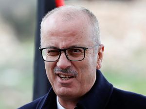 PM Palestina Mengundurkan Diri dari Jabatannya PM Palestina Mengundurkan Diri dari Jabatannya