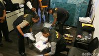Cari Barang Bukti, Satgas Geledah Kantor PSSI