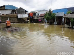Banjir Rendam Rumah Warga di Rawa Terate Cakung Sejak Subuh