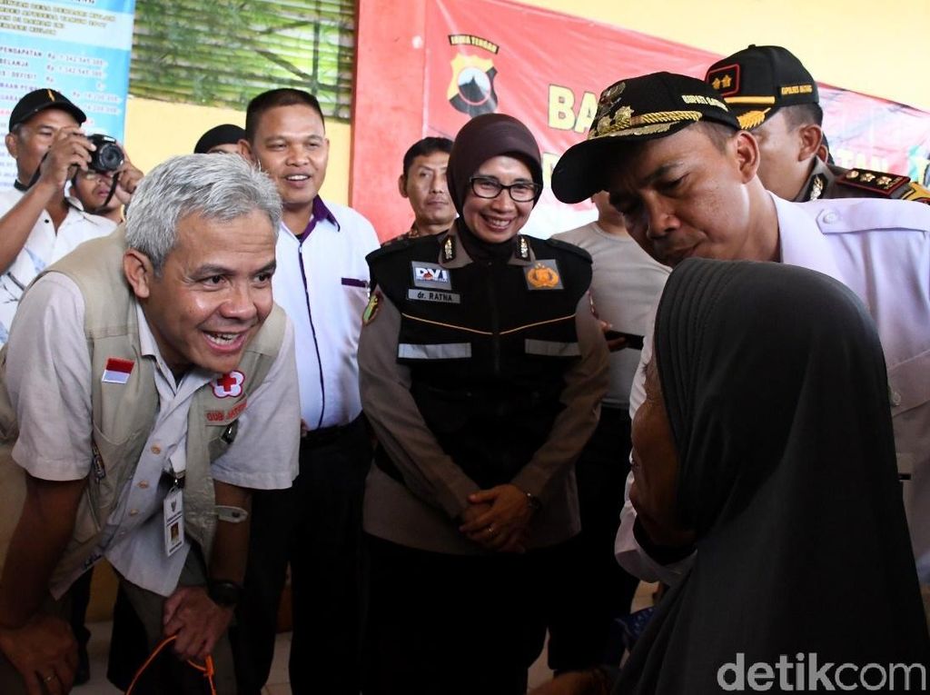 Pesan Gubernur Ganjar ke Korban Banjir: Jangan Teriak Belum Dibantu Pesan Gubernur Ganjar ke Korban Banjir: Jangan Teriak Belum Dibantu