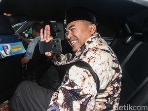 Usai Diperiksa KPK, Bupati Jepara Buru-buru Naik Taksi