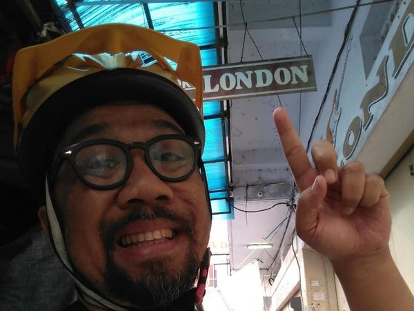 Naik Sepeda dari Semarang Sampai Paris, Pria Ini Bikin Netizen Ngakak
