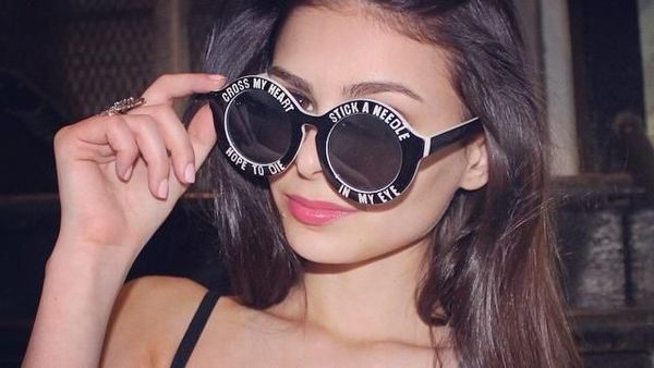 Potret Model Seksi Sembunyikan Identitas sebagai Pendukung Trump Demi Karier