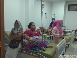 Derita Sunarti 148 Kg: Sesak Napas hingga Beraktivitas Ngesot Derita Sunarti 148 Kg: Sesak Napas hingga Beraktivitas Ngesot
