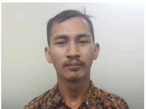 Kreator Hoax Demo TKA di Morowali Sulteng Penjual Batagor Kreator Hoax Demo TKA di Morowali Sulteng Penjual Batagor