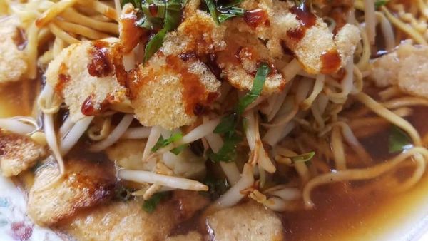 Biar Tak Kedinginan Enaknya Sarapan Mie Kopyok yang Hangat Sedap