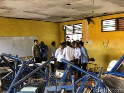 Jokowi Perintahkan Menteri PUPR Perbaiki SMP 1 Muara Gembong Secepatnya