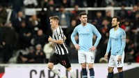 Gol Richie cukup mengejutkan City mengingat mereka begitu dominan. Penalti diberikan menyusul pelanggaran Fernandinho terhadap Sean Longstaff. (Scott Heppell/Reuters)