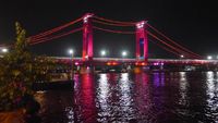 Foto: Cantiknya Jembatan Ampera di Malam Hari