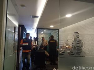 Satgas Anti Mafia Bola Segel Kantor PT Liga Indonesia
