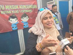 Neno Warisman Tak Mau Dengar Anggapan Puisinya Biadab: Saya Hanya dengar yang Baik