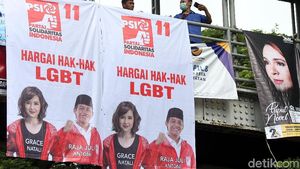 Ada Spanduk Hargai Hak LGBT Mejeng di JPO