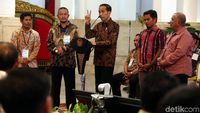Jokowi Bagi-bagi Izin Tangkap Ikan di Istana