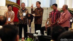 Jokowi Bagi-bagi Izin Tangkap Ikan di Istana