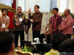 Jokowi Bagi-bagi Izin Tangkap Ikan di Istana