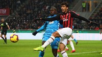 Memanfaatkan umpan panjang Diego Laxalt dari sisi kiri, ia mampu mencetak gol perdananya bersama Milan lewat sepakan ke pojok kiri gawang Alex Meret pada menit ke-10. Marco Luzzani/Getty Images.