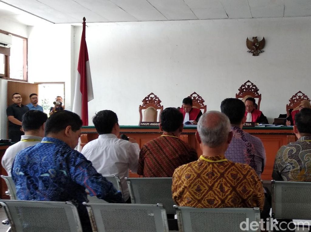 Saksi Akui Pertemuan James Riady-Bupati Neneng untuk Bahas Meikarta Saksi Akui Pertemuan James Riady-Bupati Neneng untuk Bahas Meikarta
