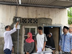 Senangnya Saipul Rumahnya Dipasangkan Listrik Gratis oleh Jokowi