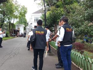Satgas Antimafia Bola Geledah Dua Kantor PSSI Satgas Antimafia Bola Geledah Dua Kantor PSSI