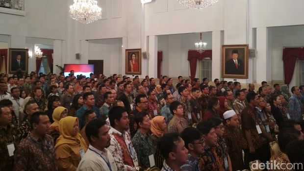 Jokowi Silaturahmi dan Serahkan Ribuan Izin Tangkap Ikan