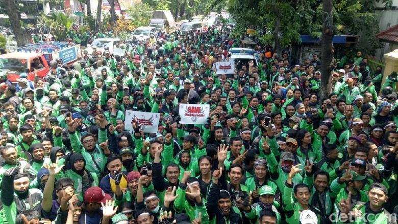 Rekan Diadili, Ribuan Driver Ojol Aksi Solidaritas Turun Jalan