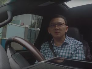 Ngevlog Lagi, Ahok Nyetir ke Rumah Istri Jenderal Hoegeng Ngevlog Lagi, Ahok Nyetir ke Rumah Istri Jenderal Hoegeng