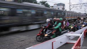 Perlintasan KA Jembatan Besi Padat Kendaraan