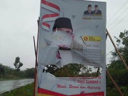 Baliho Jubir Prabowo-Sandi di Dharmasraya Dirusak