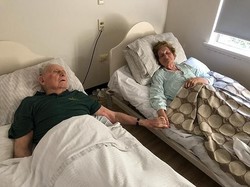 Cinta Sehidup Semati, Kisah Pasangan Meninggal Bersama Sambil Pegangan Tangan