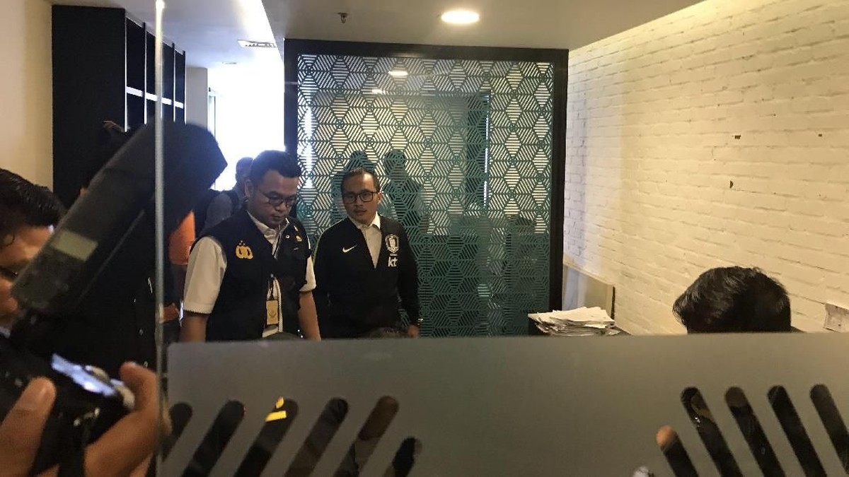 Kantor PSSI saat digeledah Satgas Anti Mafia Bola. (Rolando)