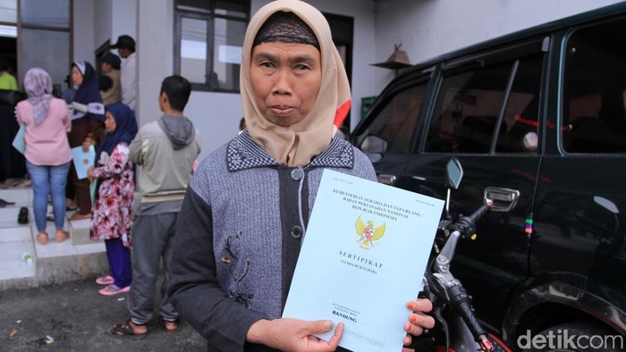 Bagi-bagi sertifikat tanah di kabupaten bandung