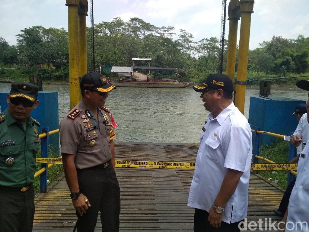 Pemkab Tulungagung Sikapi Tragedi Mobil Tercebur Tewaskan 3 Orang Pemkab Tulungagung Sikapi Tragedi Mobil Tercebur Tewaskan 3 Orang