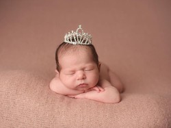 Indahnya 30 Nama Bayi Perempuan Terinspirasi dari Kerajaan