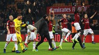 Ketika Napoli tengah menemukan momentum untuk menyerang, Piatek kembali menjadi mimpi buruk bagi skuat asuhan Carlo Ancelotti. Menerima bola lambung dari Lucas Paqueta, ia dengan baik mengontrolnya dengan dada. Sempat menguasai bola sejenak di kotak penalti, Piatek lalu melepas sepakan keras yang berbuah gol pada menit ke-27. Marco Luzzani/Getty Images.