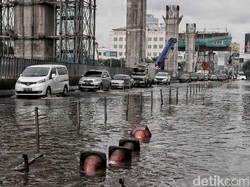Jangan Coba-coba Starter Mobil Ketika Mesin Mati di Genangan Air