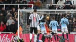 The Citizens Tersandung di St James Park