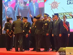 Polri Beri Tanda Kehormatan ke Jenderal Andika Perkasa