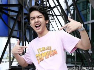 Momen Unforgettable Ari Irham di Film Terlalu Tampan Momen Unforgettable Ari Irham di Film Terlalu Tampan