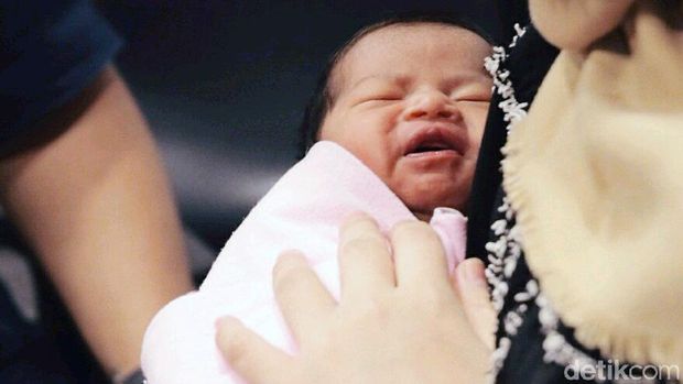 Cerita 'Nano-nano' Nina Zatulini Lahirkan Anak Kedua