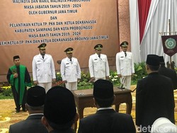 Lantik Walkot Probolinggo dan Bupati Sampang, Pakdhe Karwo: Sapa Warga