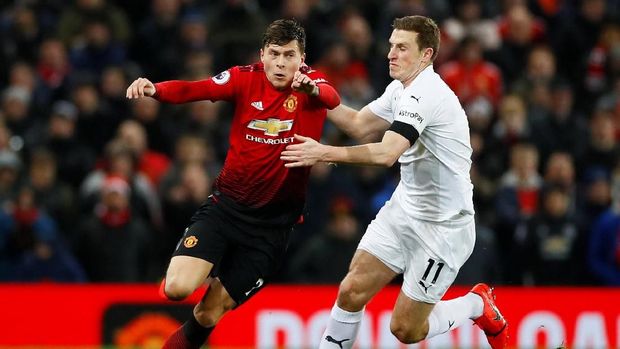Man United Nyaris Kalah, Man City Takluk dari Newcastle