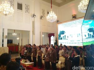 Jokowi Serahkan 1.000 Izin Tangkap Ikan di Istana