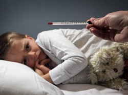 Anak Pulang Main Lalu Demam? Belum Tentu Infeksi, Bisa Jadi Dehidrasi