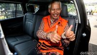 Masa Tahanan Diperpanjang KPK, Hobby Siregar Beri Senyum dan Jempol
