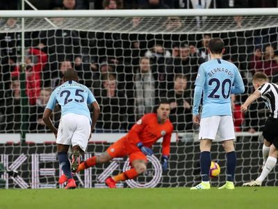 The Citizens Tersandung di St James Park