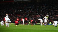 Pertandingan berakhir 2-2. MU gagal melanjutkan rentetan kemenangannya, sedangkan Burnley memperpanjang catatan tak pernah menang di Old Trafford menjadi 20 laga. Foto: Clive Brunskill/Getty Images