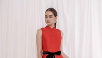 7 Cheongsam Glamour Hingga Batik yang Cantik Dikenakan Saat Imlek
