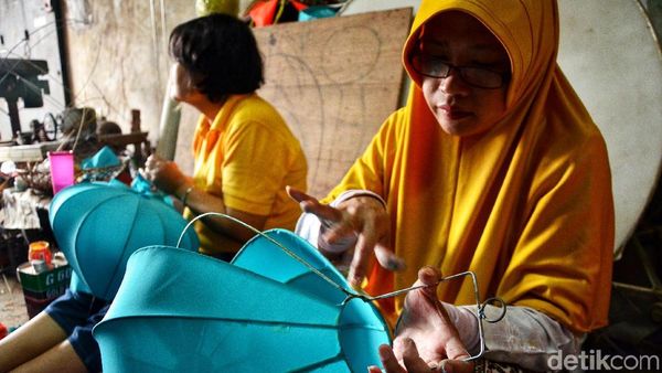 Penjualan Lampion Meningkat Jelang Imlek