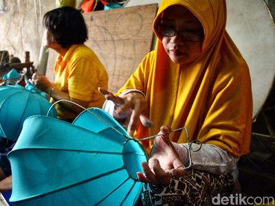 Penjualan Lampion Meningkat Jelang Imlek