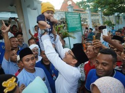 Sandi Akhiri Kegiatan di Pati dengan Berziarah ke Makam Kiai Mutamakkin